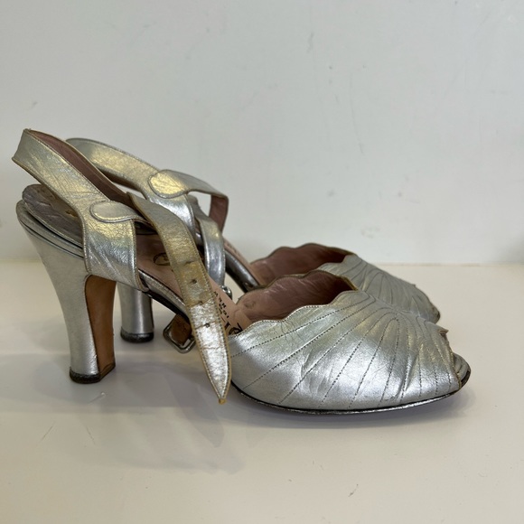 Vintage 1940s Silver Heels - Picture 2 of 6